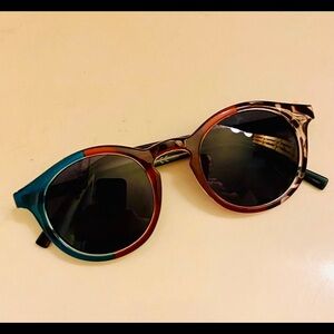 AEO American Eagle Outfitters Round Retro Tortoise Maroon Turquoise Sunglasses